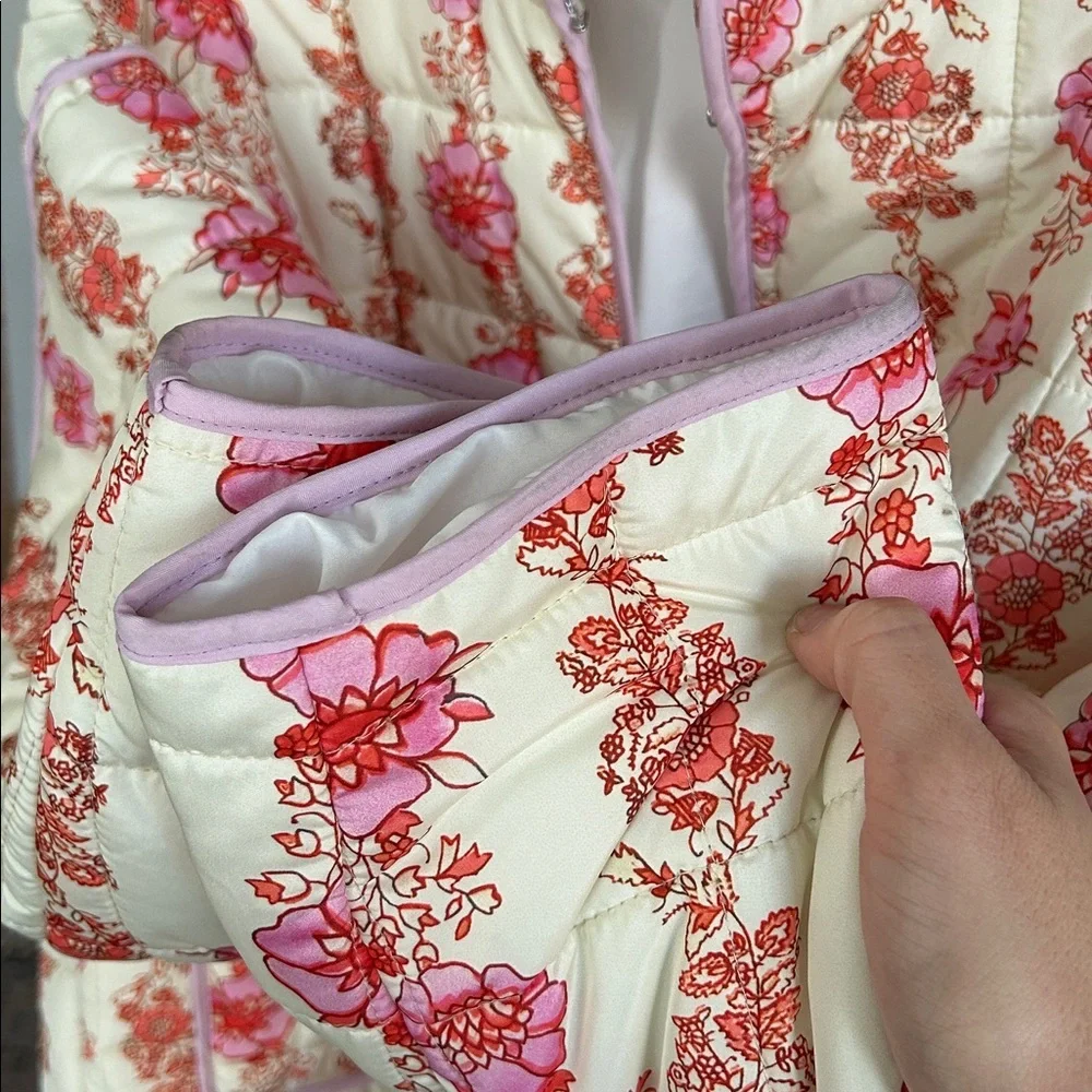 Women’s Jacket. Size Medium. - Picture 9 of 9
